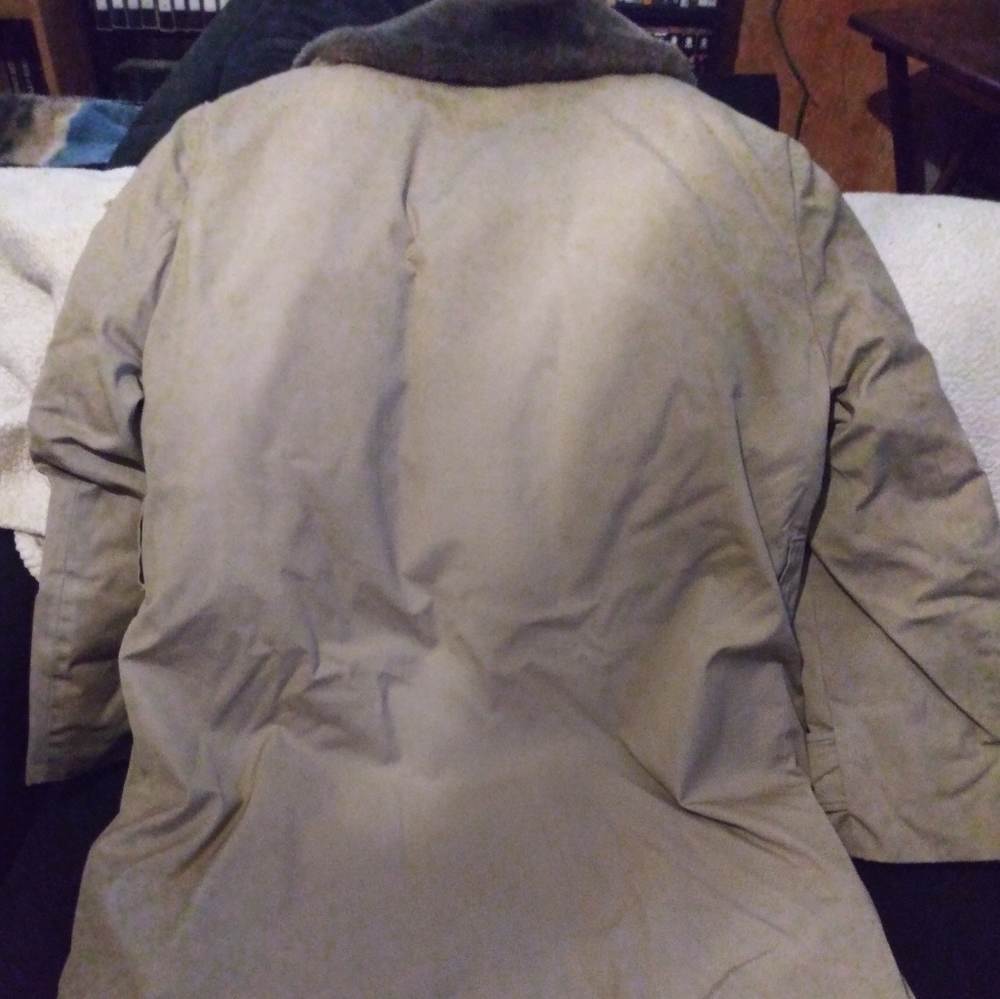 Women's winter coat with fuzzy neck line